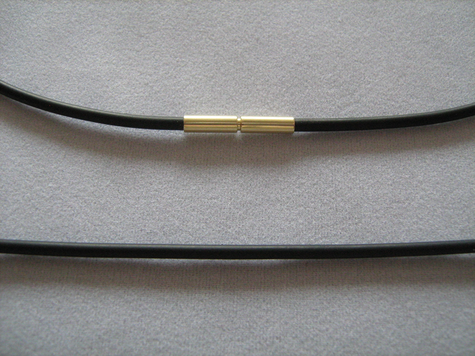 Kautschuk Kette mit Bajonettverschluss aus 585er Gold